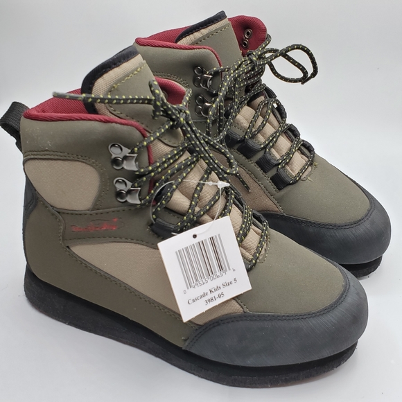 NEW Cascade hiking outdoor boots